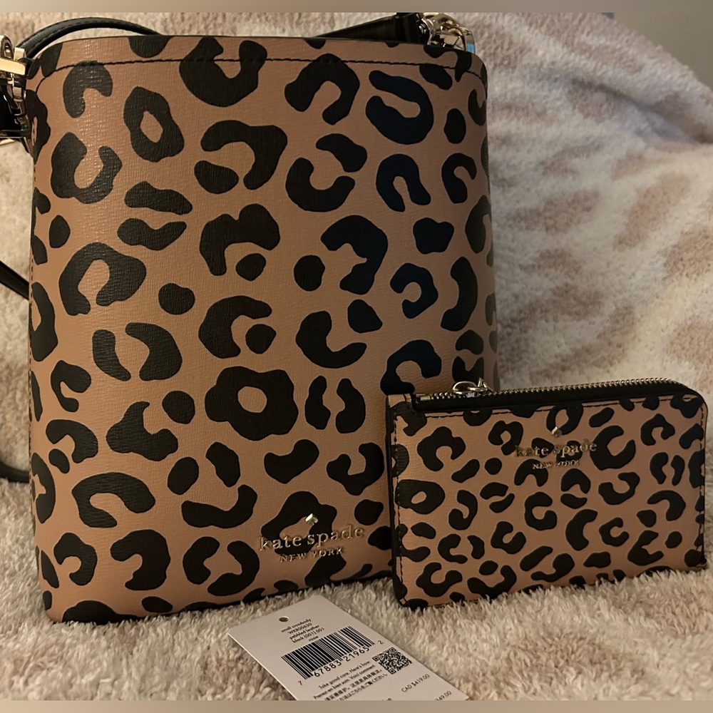 Kate spade Leopard Darcy and matching card holder. Both in excellent condition!